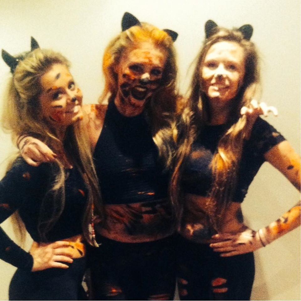 Putas en traje de fantasía 300
 #103676760