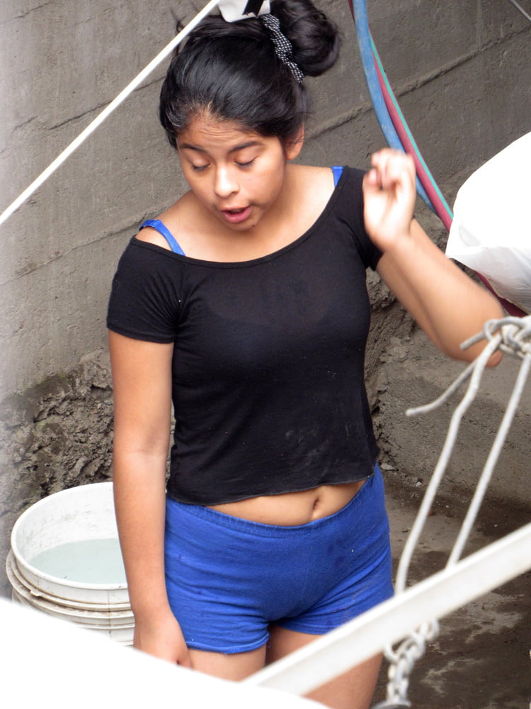 Vecinas espiadas
 #98552636