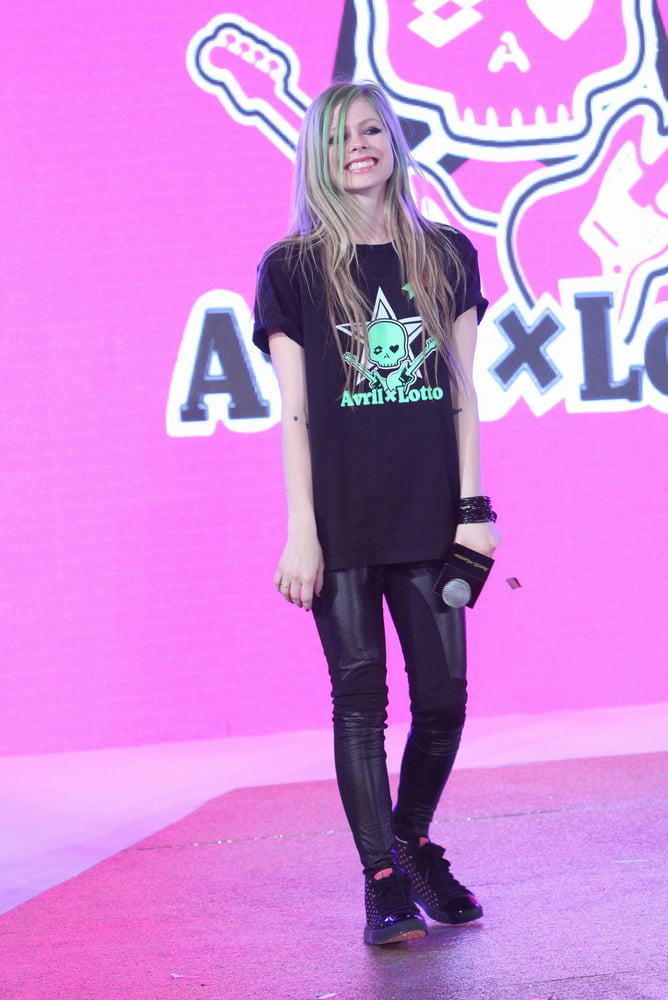 Avril Lavigne mi dà il mio lieto fine
 #102349173