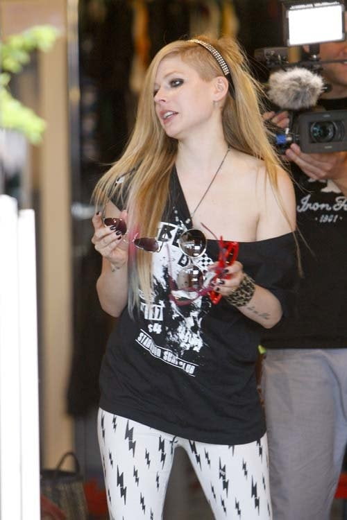 Avril Lavigne gives me my happy ending #102349197