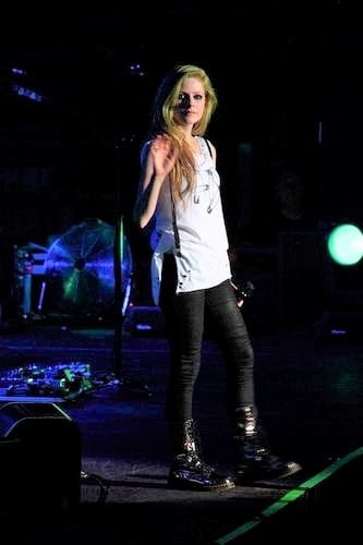 Avril Lavigne mi dà il mio lieto fine
 #102349255