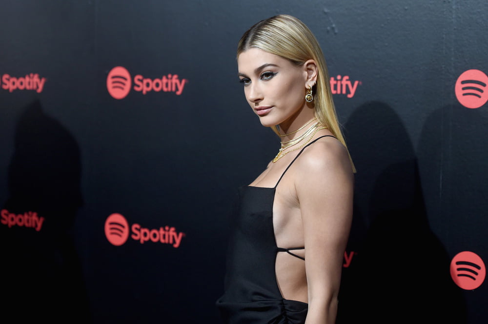 Hailey Bieber #99686949