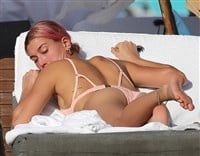 Hailey bieber
 #99687485