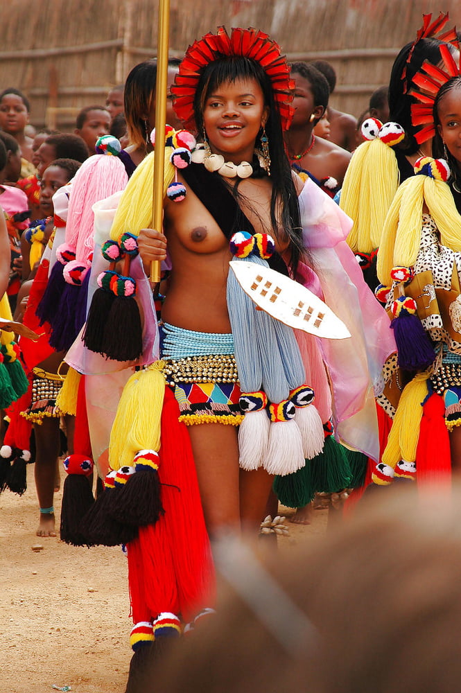 アフリカの部族 - 美女の群れ
 #91740270