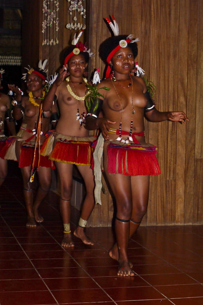 アフリカの部族 - 美女の群れ
 #91740273