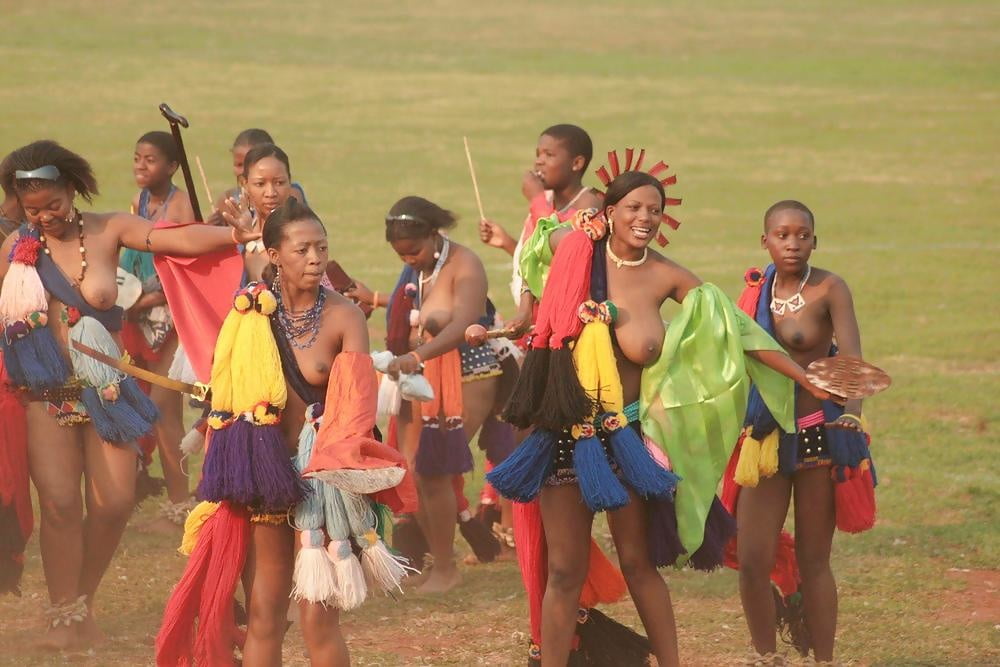アフリカの部族 - 美女の群れ
 #91740276
