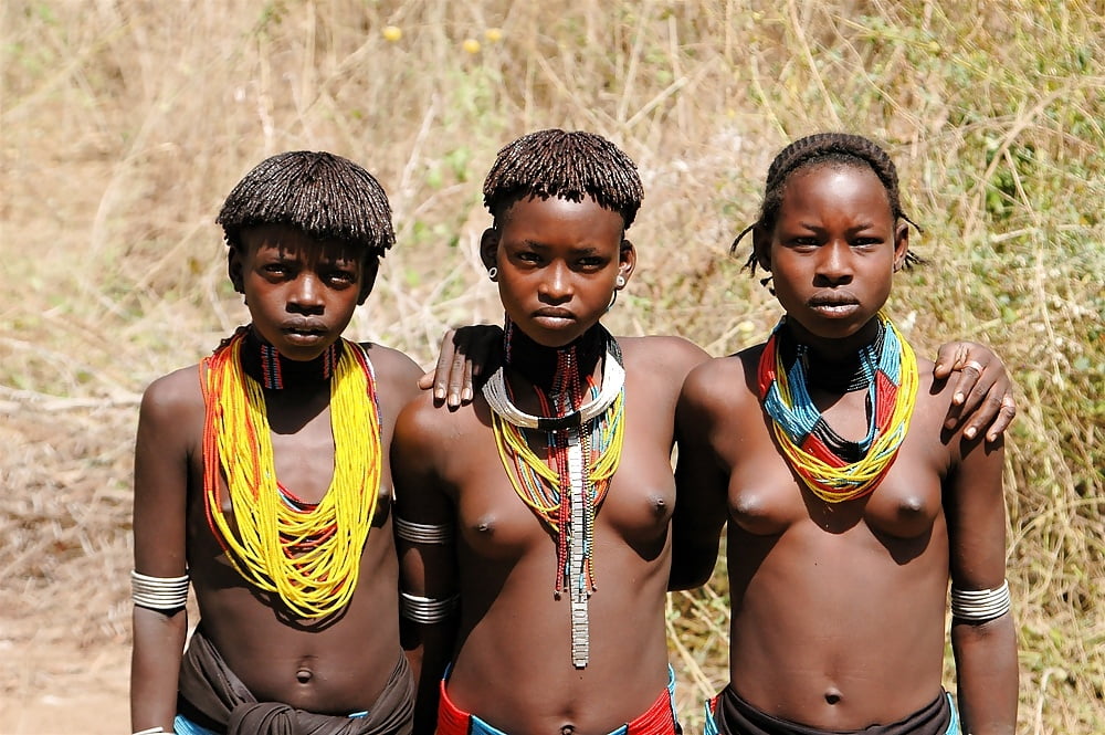 Tribus africaines - groupe de belles femmes
 #91740316