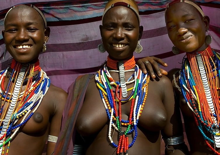 Tribus africanas - grupo de mujeres hermosas
 #91740349