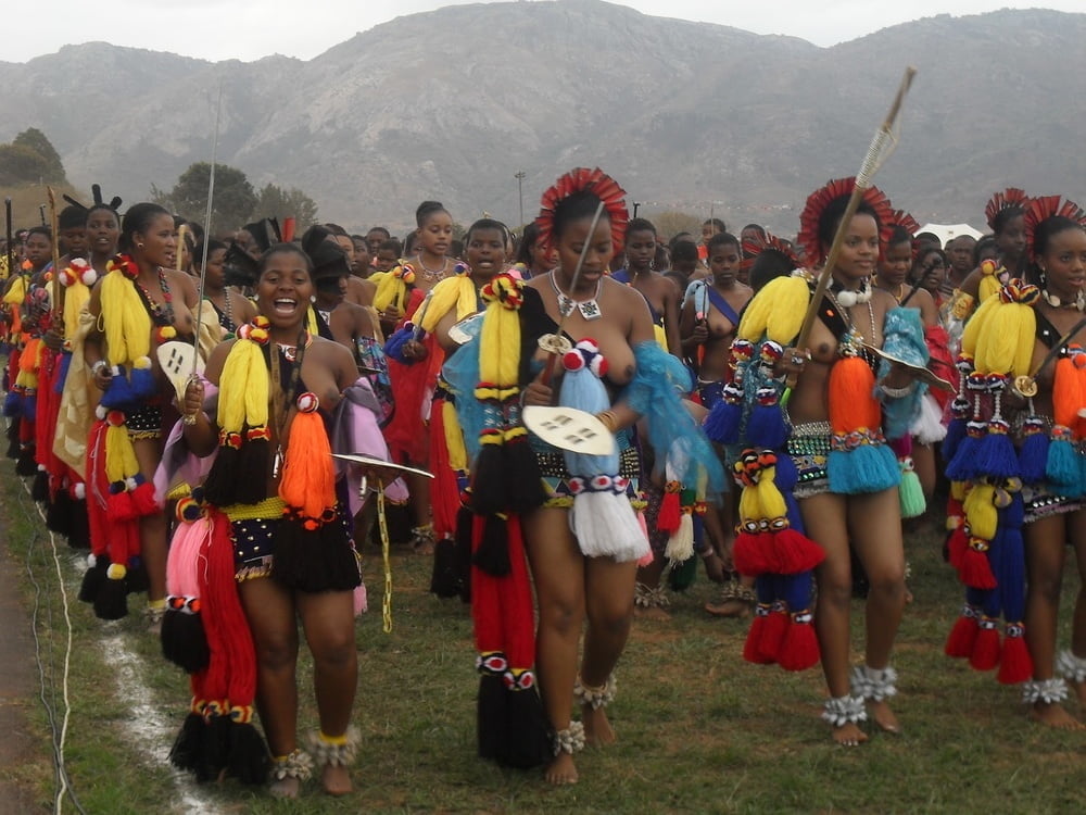 Afrincan Tribes - Bunch of Beautiful Women #91740372