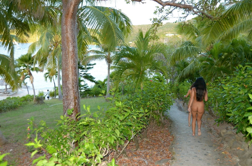 Alemán vivian y laura completa desnuda en vacaciones
 #95374618