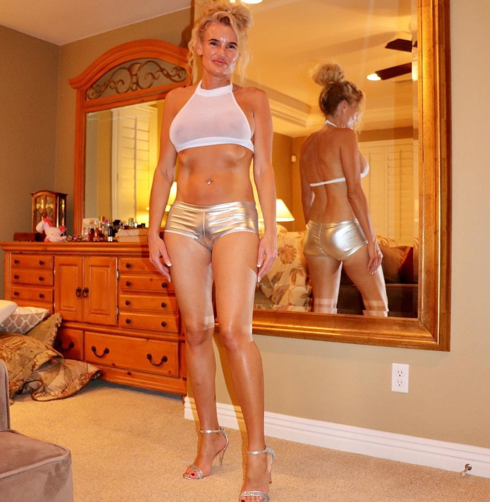 Hot mature mom in thight pants #105049675