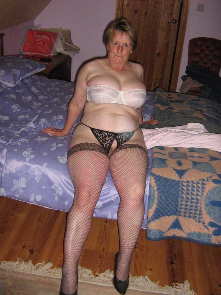De milf a gilf con maduras en medio 240
 #99923515