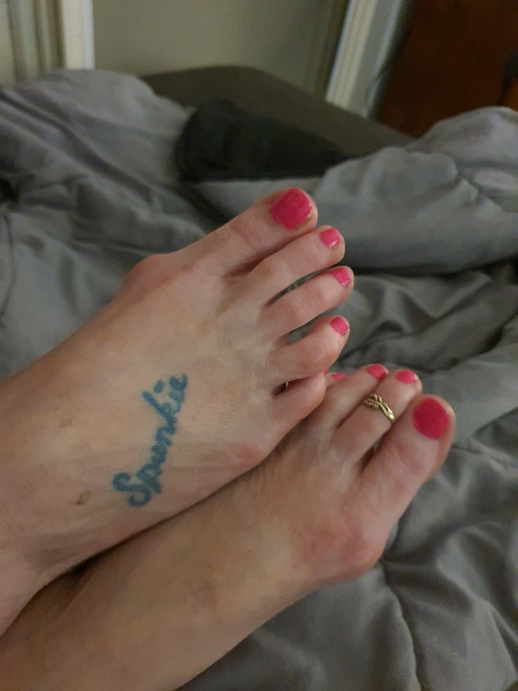 Pink toes #103146755