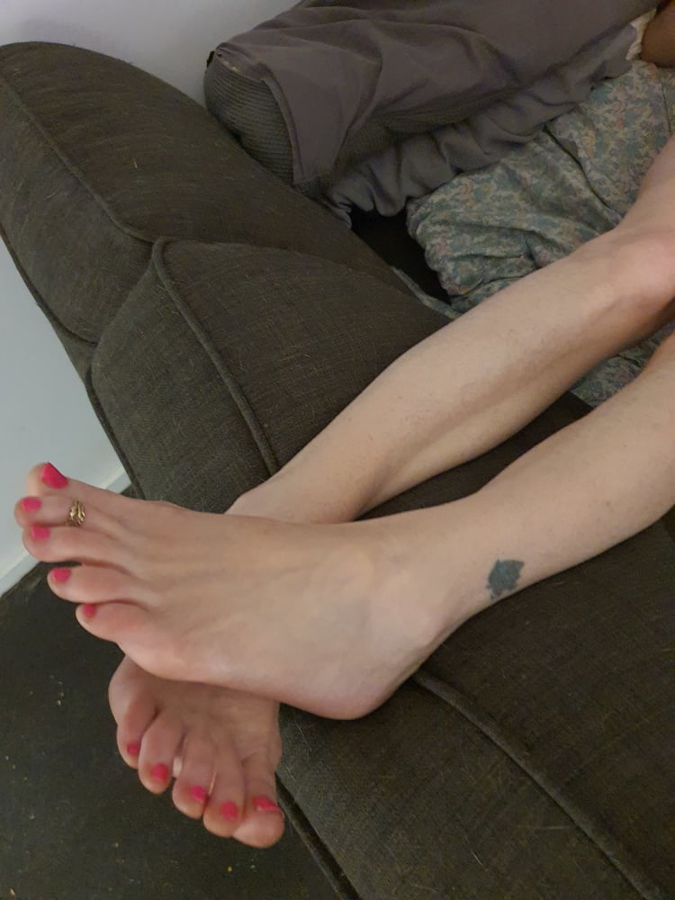 Pink toes
 #103146762