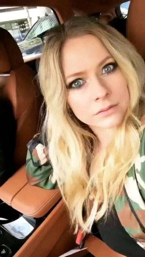 Avril makes my dick hard as fuck
 #88027842