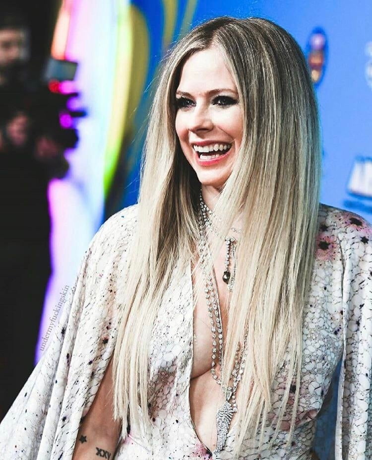 Avril makes my dick hard as fuck
 #88027854