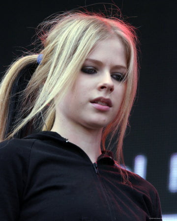 Avril makes my dick hard as fuck
 #88027908