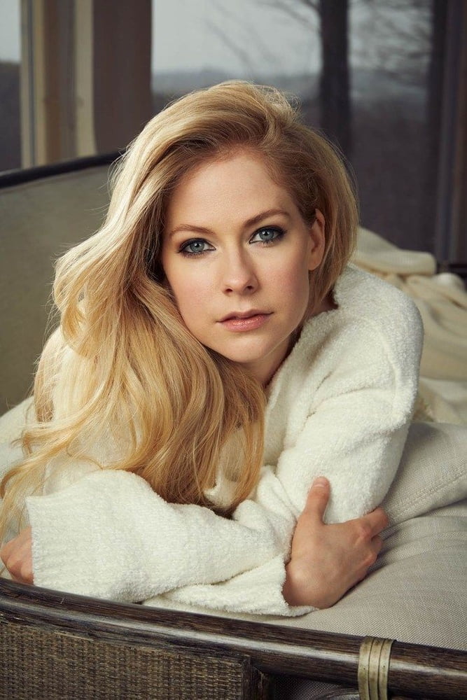 Avril makes my dick hard as fuck
 #88027990