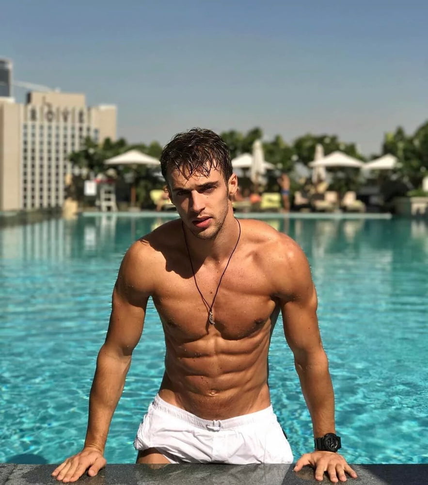 Piscina chicos y chicas
 #96197306