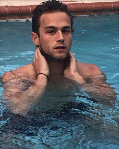 Piscina chicos y chicas
 #96197839