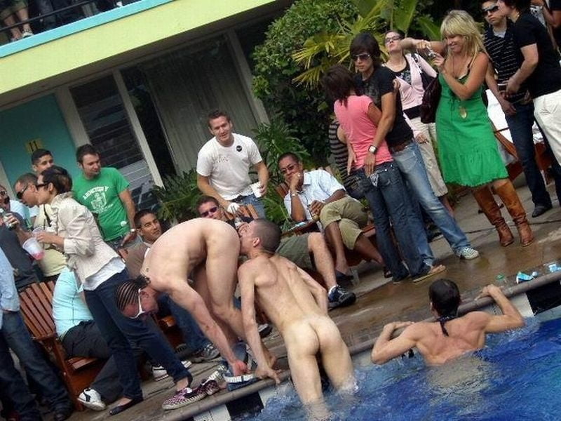 Piscina chicos y chicas
 #96197970