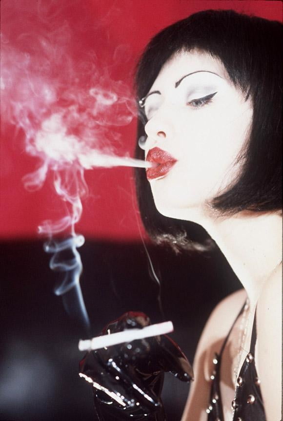セクシーなヴィンテージは、喫煙者の女性を吐く
 #105919876