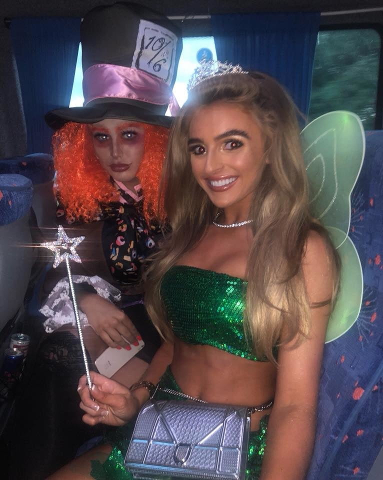 Putas en traje de fantasía 296
 #105412724