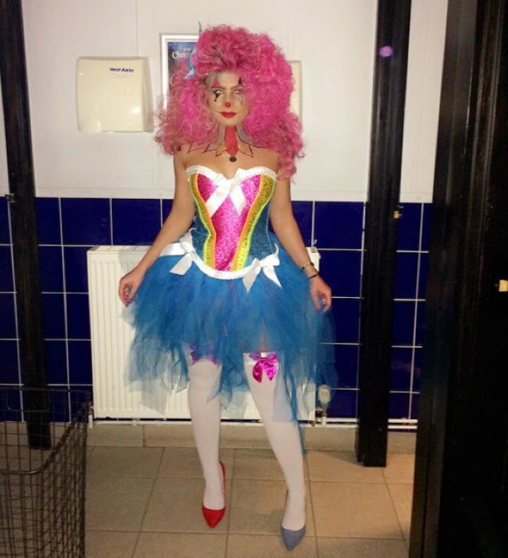 Putas en traje de fantasía 296
 #105412733