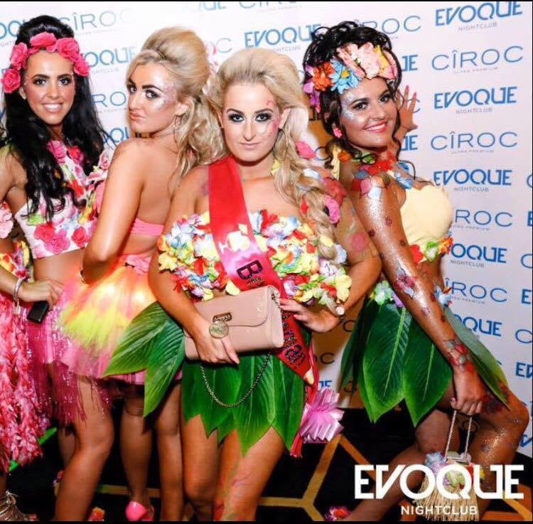 Putas en traje de fantasía 296
 #105412746