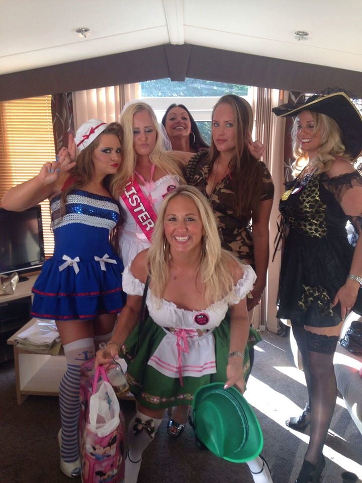 Putas en traje de fantasía 296
 #105412747