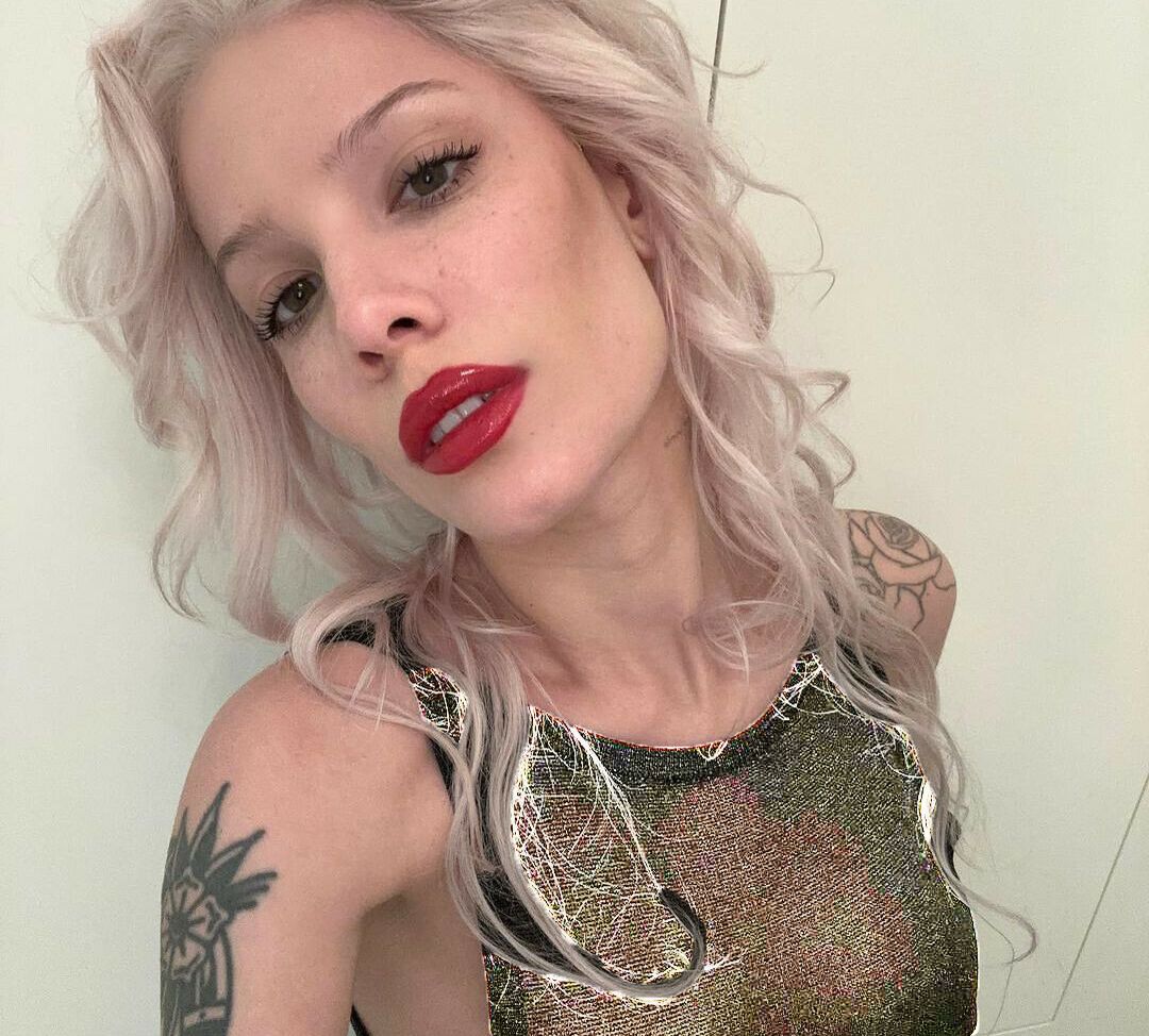 Halsey nackt #108752452