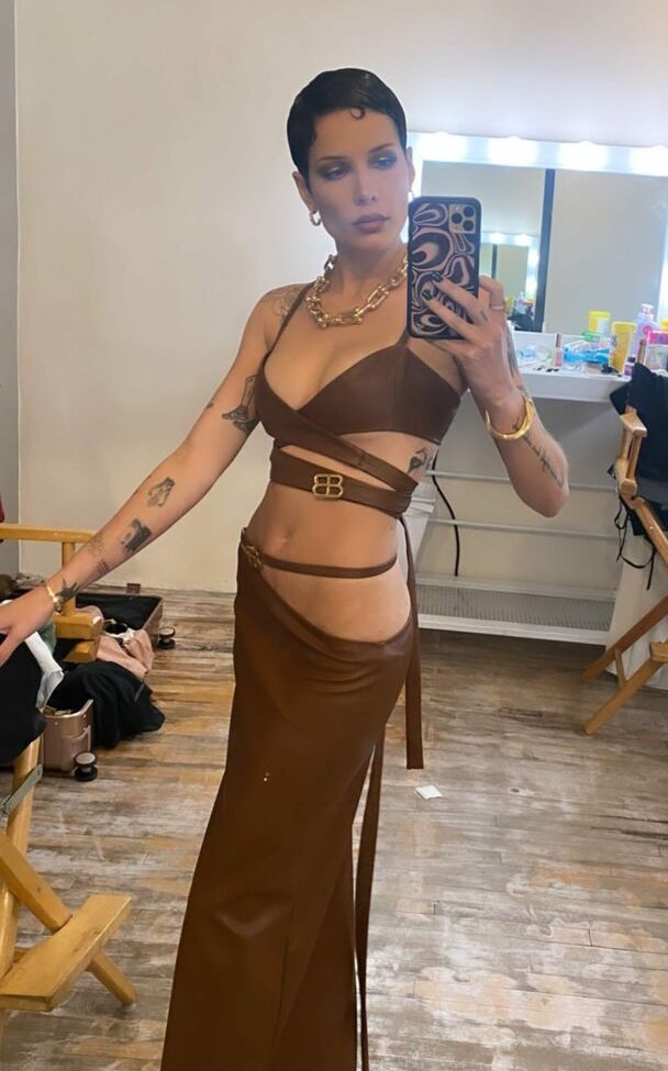 Halsey nackt #108752469