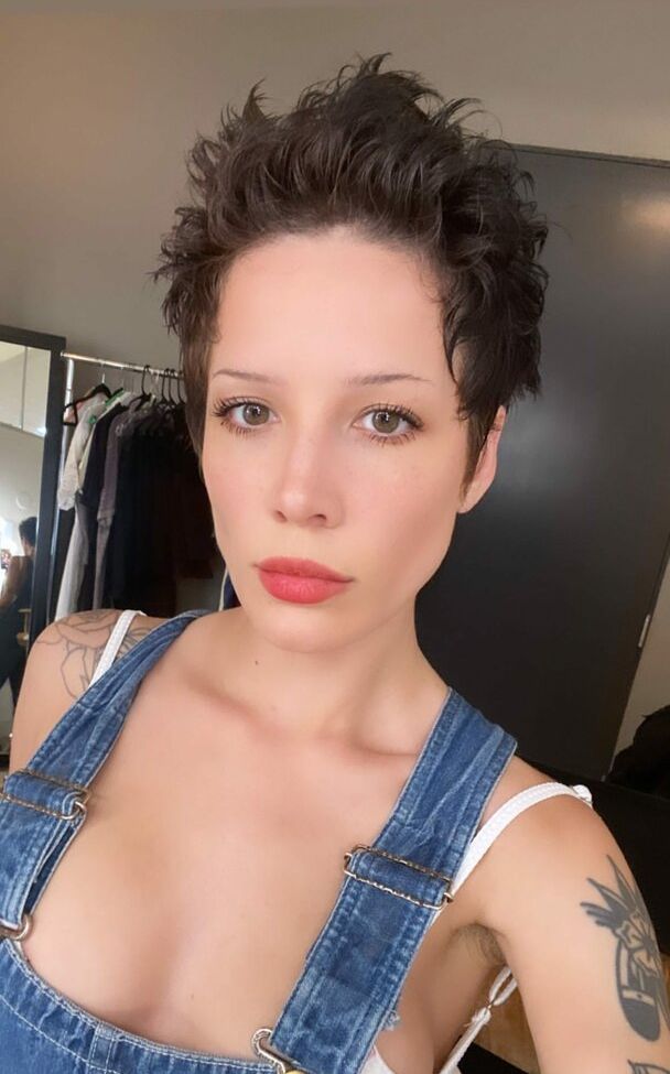 Halsey nackt #108752471