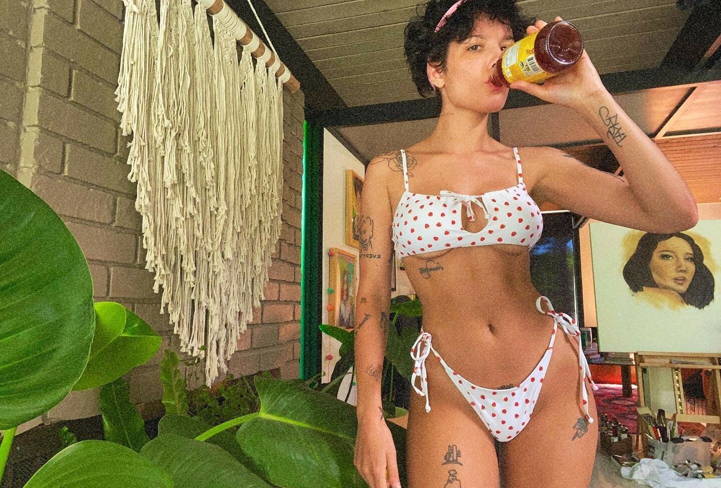 Halsey nackt #108752504