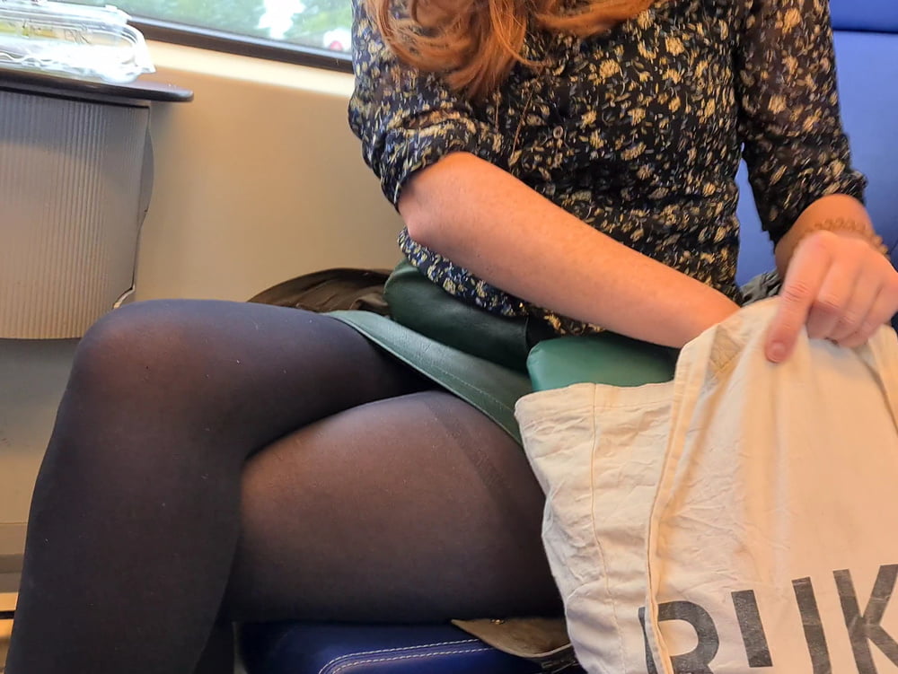 Voyeur Strumpfhosen Beine
 #80103516