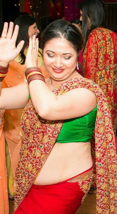 Desi aunty navel show collections
 #92001140