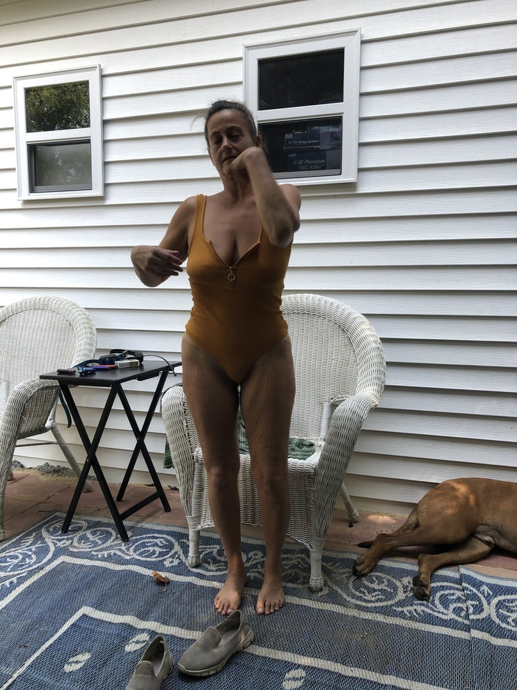 Ex novia leslie posando en bikini coño peludo cameltoe
 #97572069