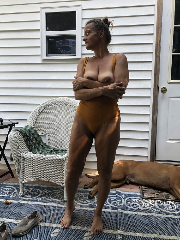 Ex novia leslie posando en bikini coño peludo cameltoe
 #97572090