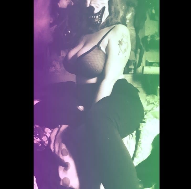 Cachonda con grandes tetas
 #104344734
