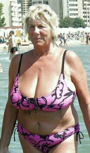 Grosses truies sur la plage -granny on the beach #89873234