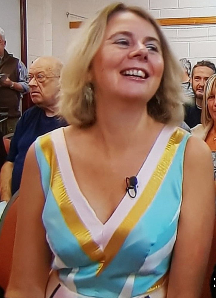 Catherine Southon leggy Favorit auf Schnäppchenjagd
 #98776090