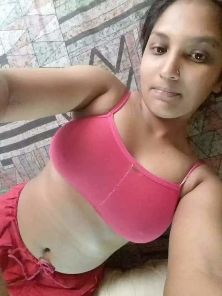 Infermiera indiana arrapata e sexy che mostra #93614145