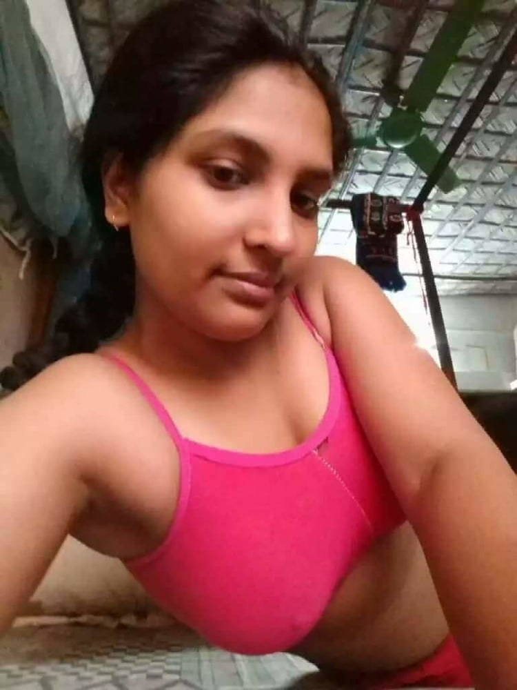 Infermiera indiana arrapata e sexy che mostra #93614148