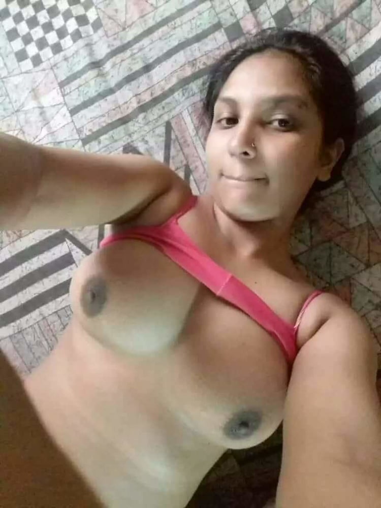 Infermiera indiana arrapata e sexy che mostra #93614151