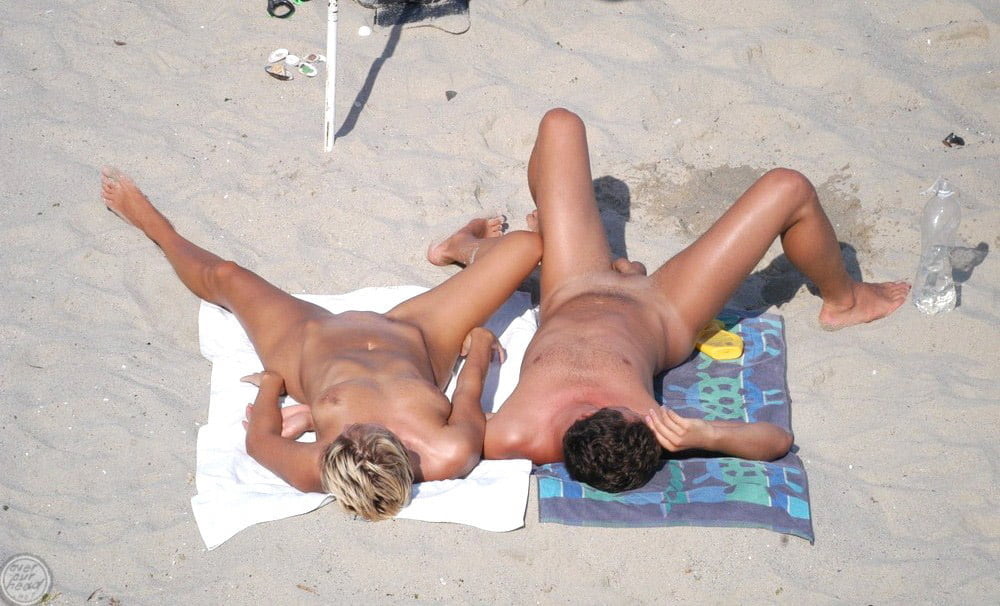 Top coppia nudista sulla spiaggia fkk #101489121