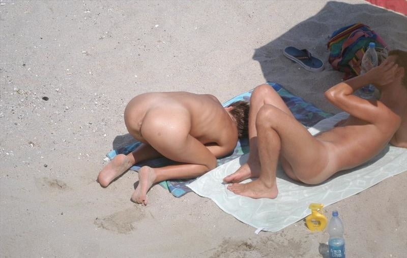 Top coppia nudista sulla spiaggia fkk #101489161