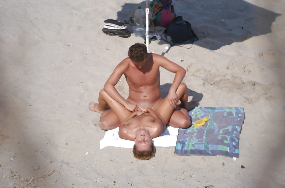 Top coppia nudista sulla spiaggia fkk #101489176