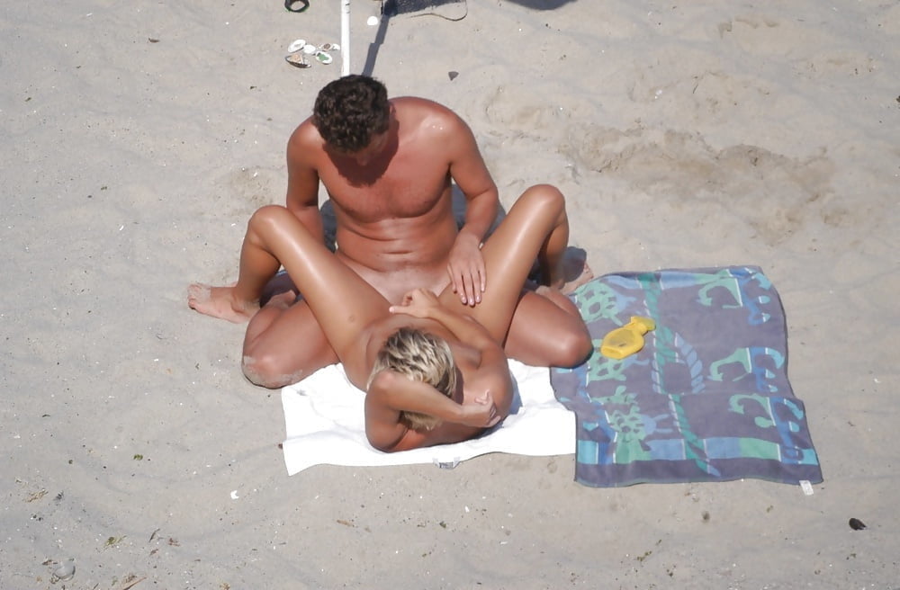 Top coppia nudista sulla spiaggia fkk #101489179