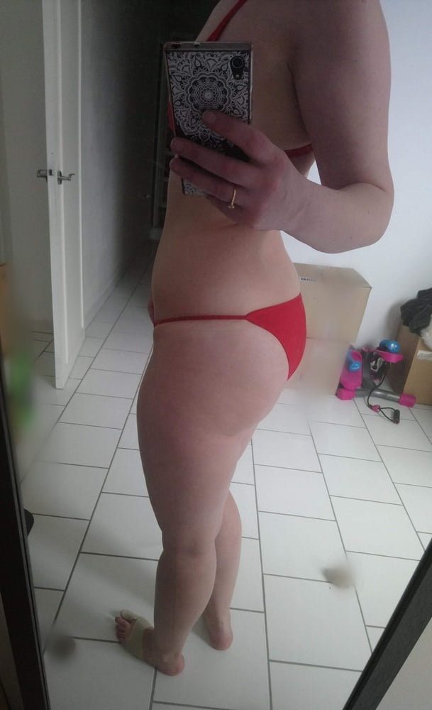 Ma femme et ses maillots de bain #80671259