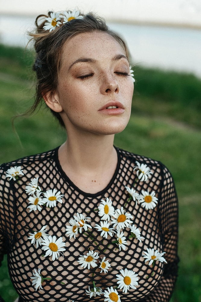 Olga kobzar - photoshoot by tatiana mertsalova (juli 2020).
 #79908163